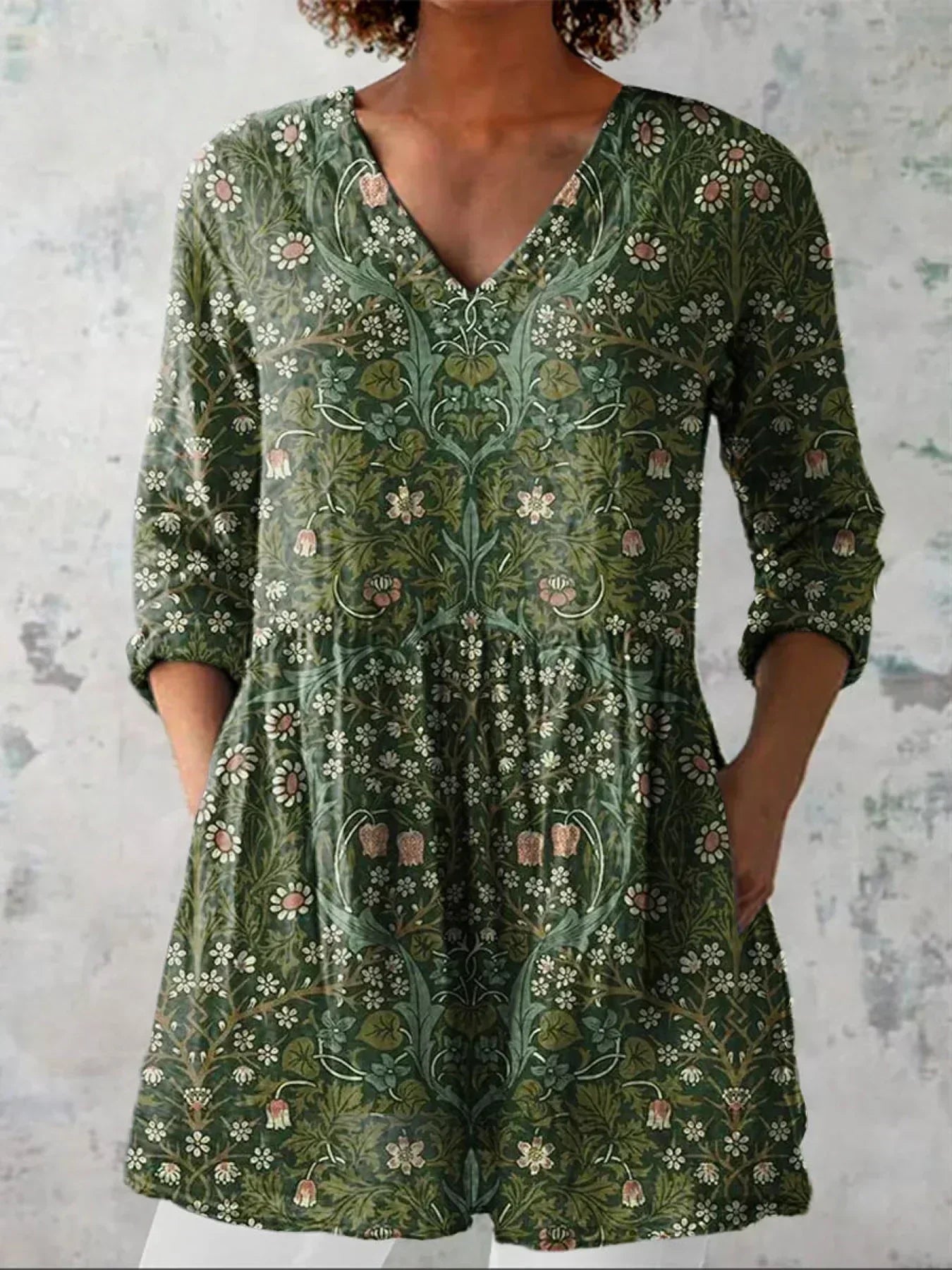 Isla – Vintage Floral V-Neck Tunic Top