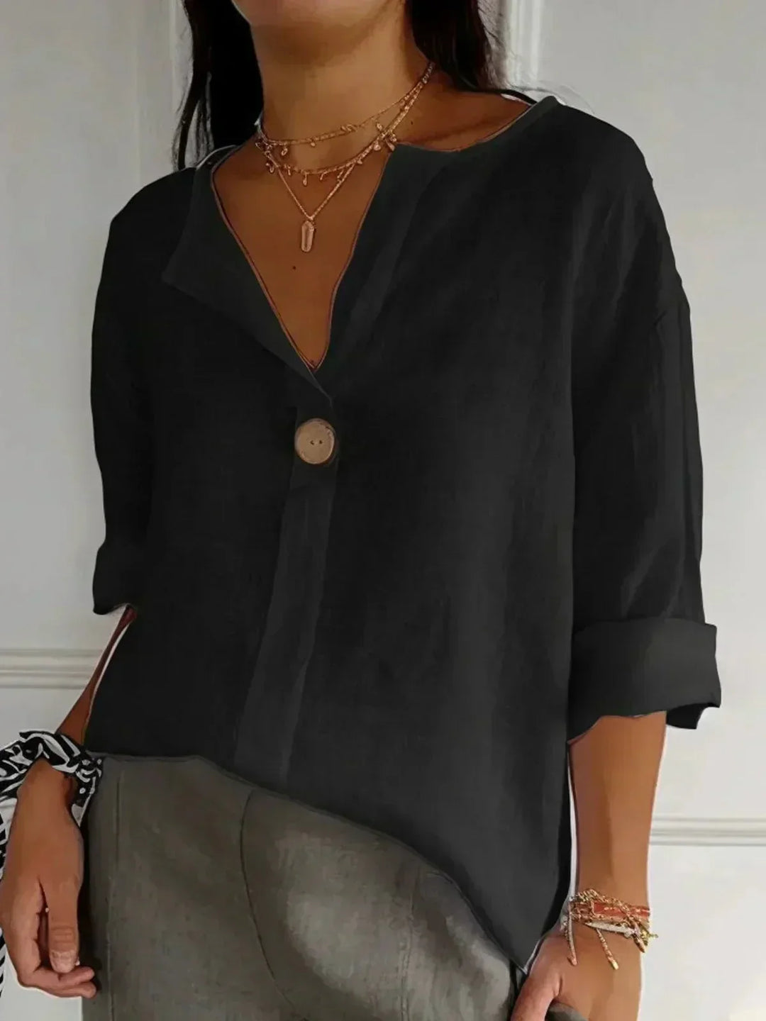 Serena – Relaxed Linen V-Neck Blouse