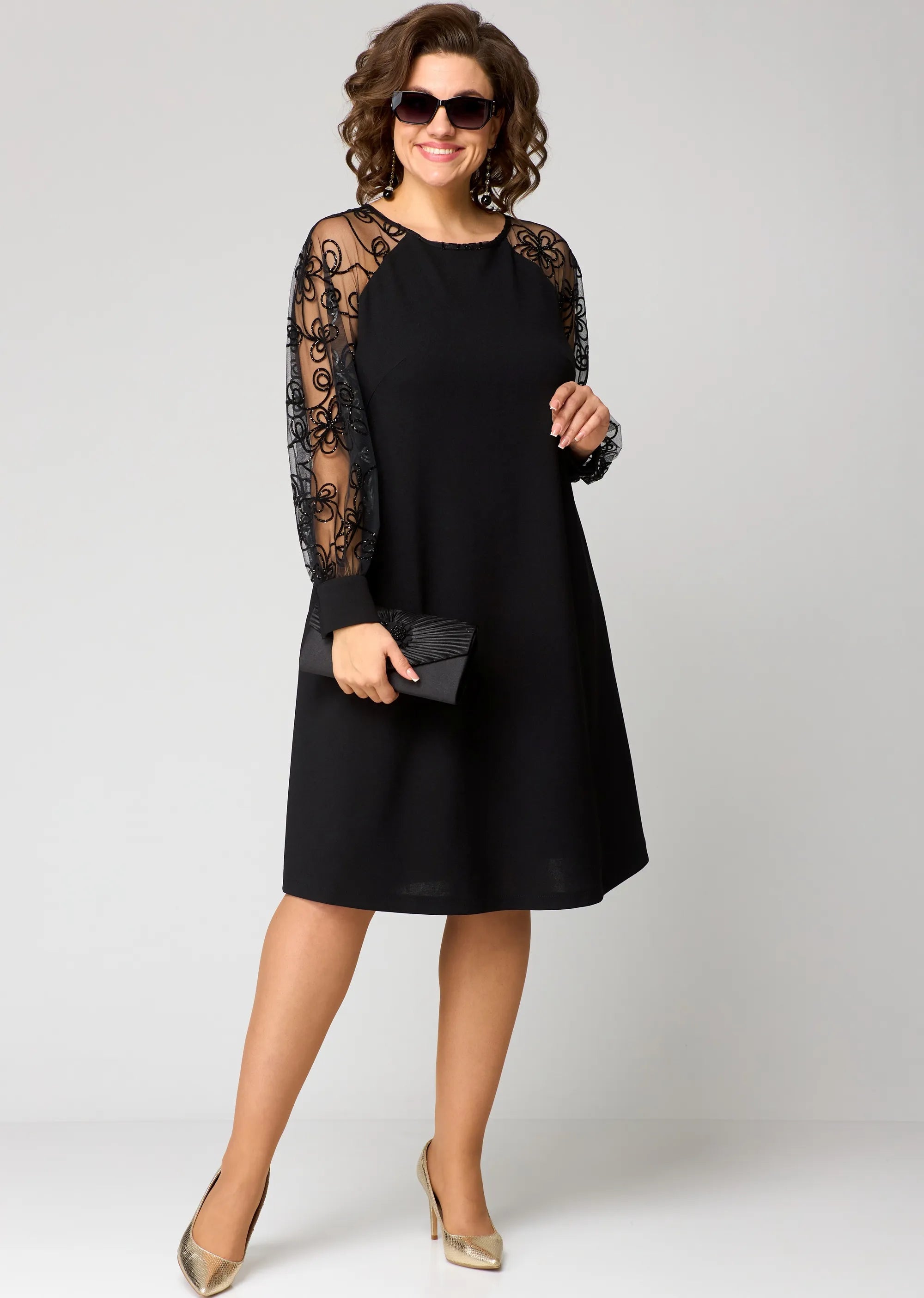 Edyth – Knee Length Dress with Lace Sleeves