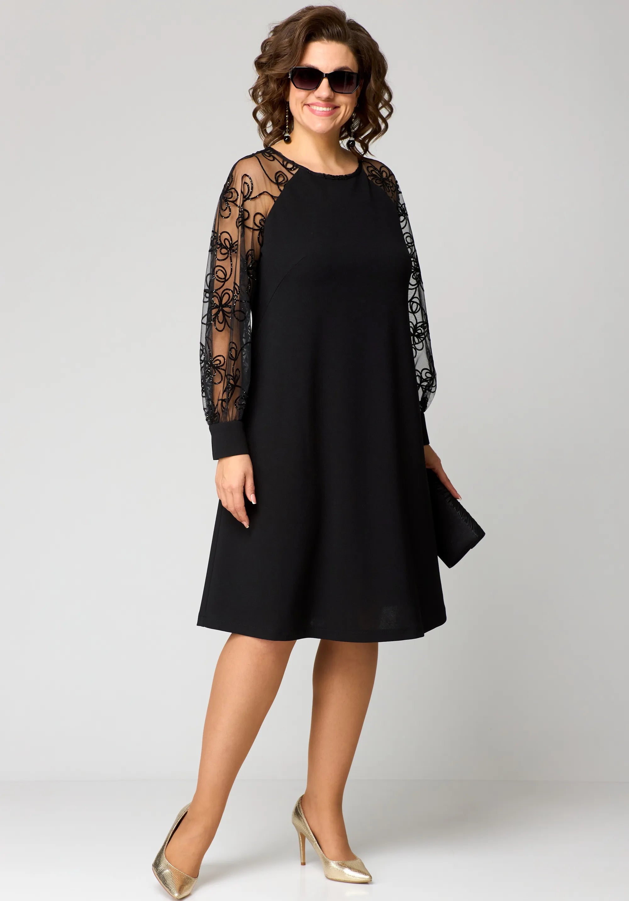 Edyth – Knee Length Dress with Lace Sleeves