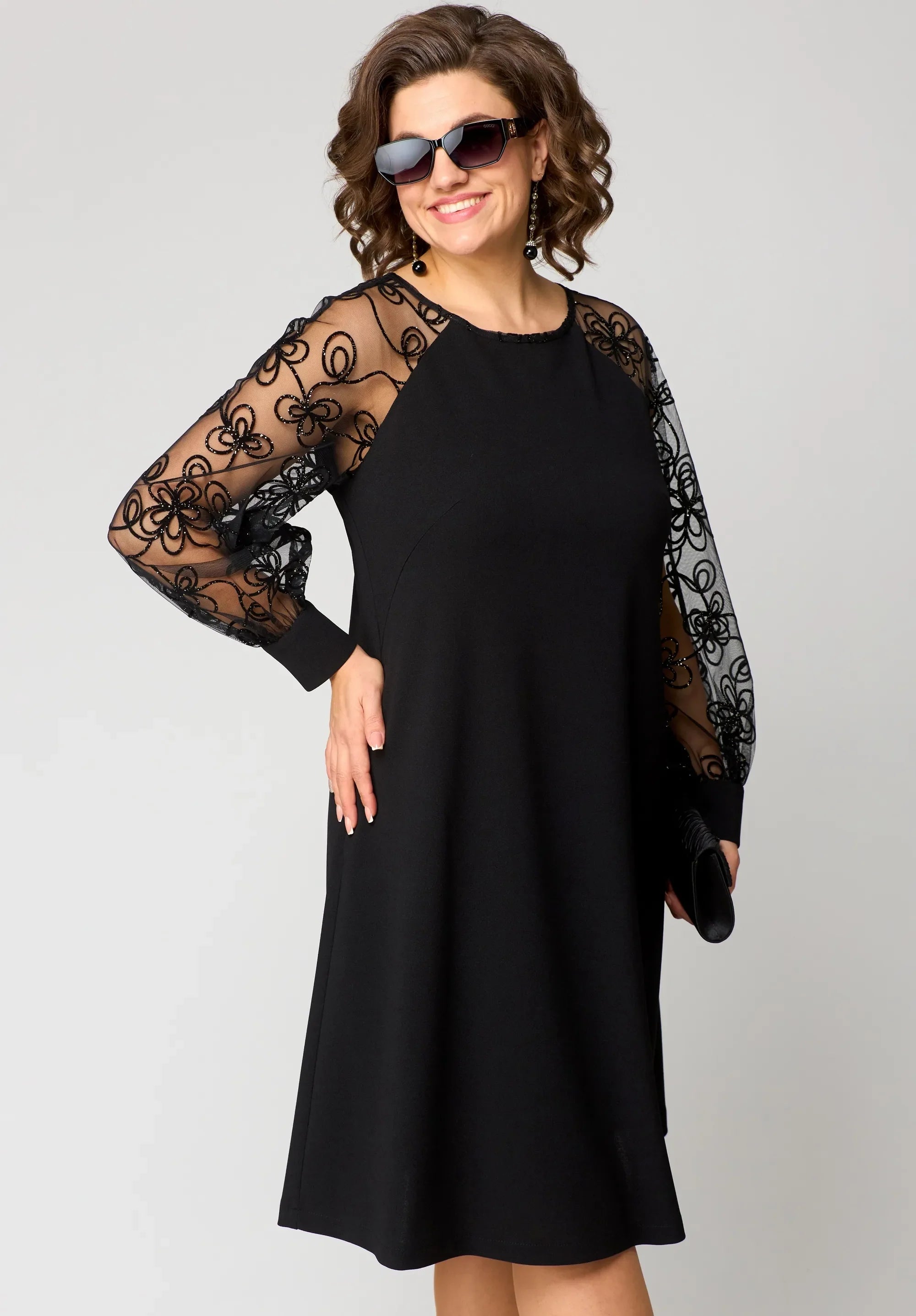 Edyth – Knee Length Dress with Lace Sleeves