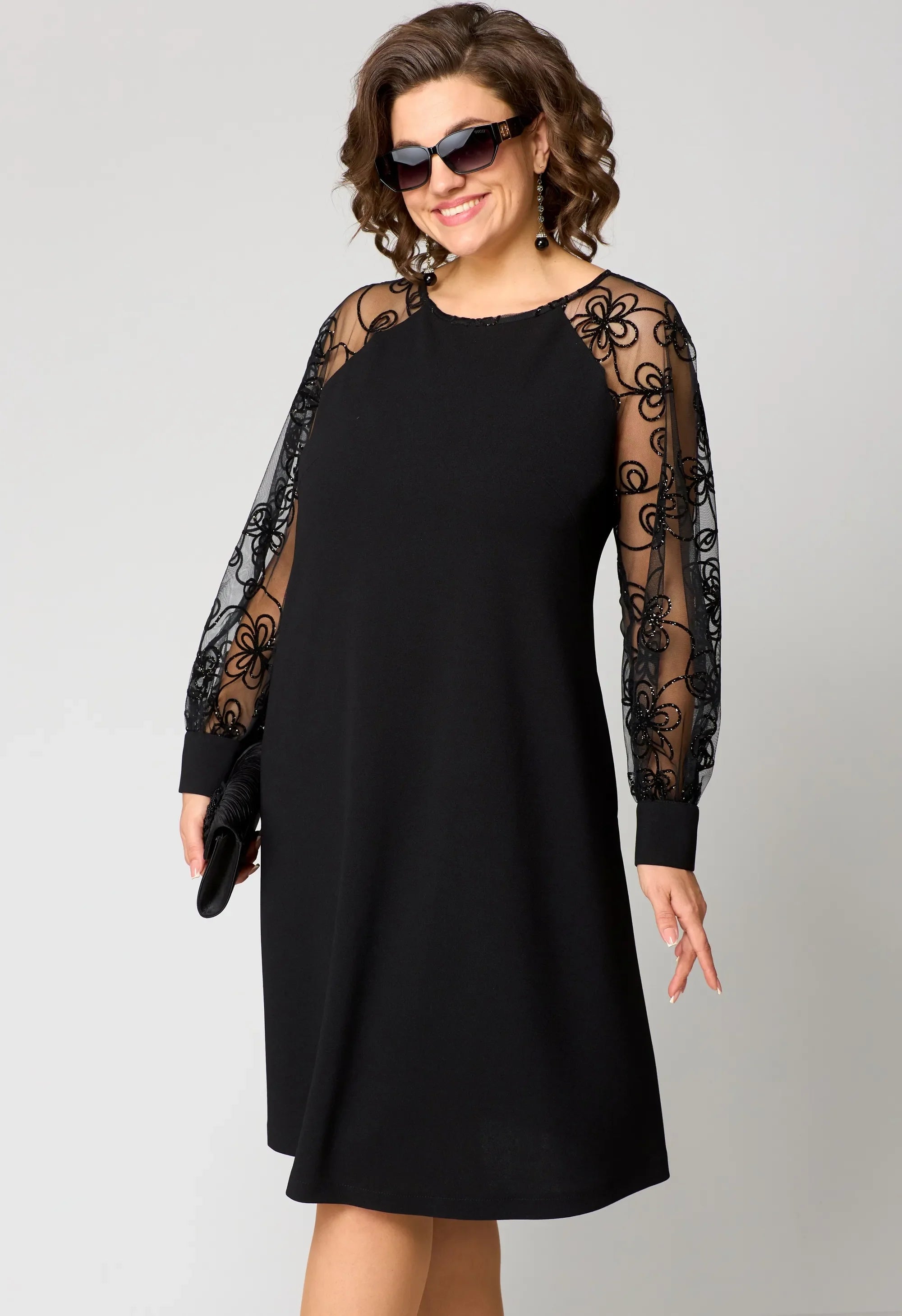 Edyth – Knee Length Dress with Lace Sleeves