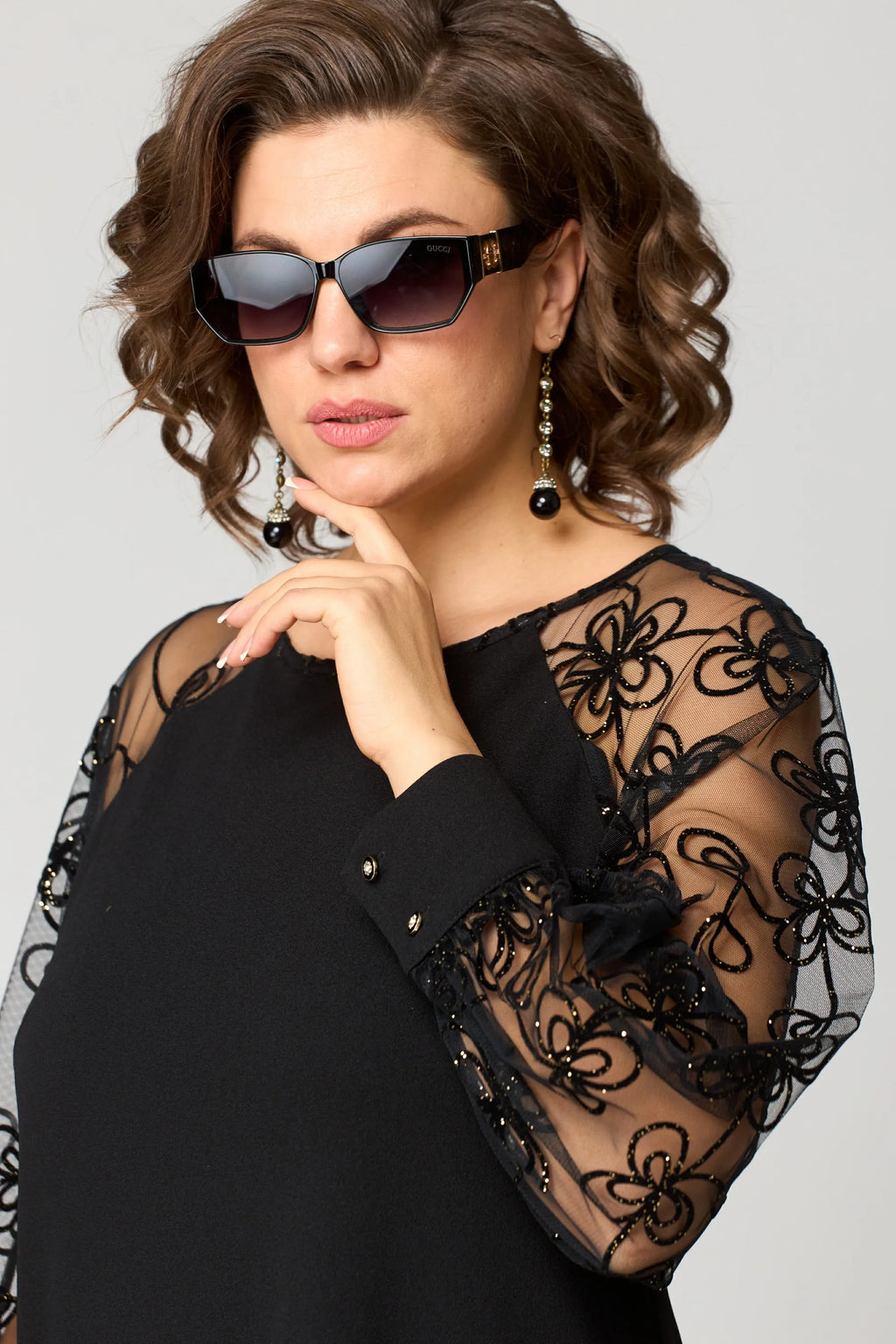 Edyth – Knee Length Dress with Lace Sleeves