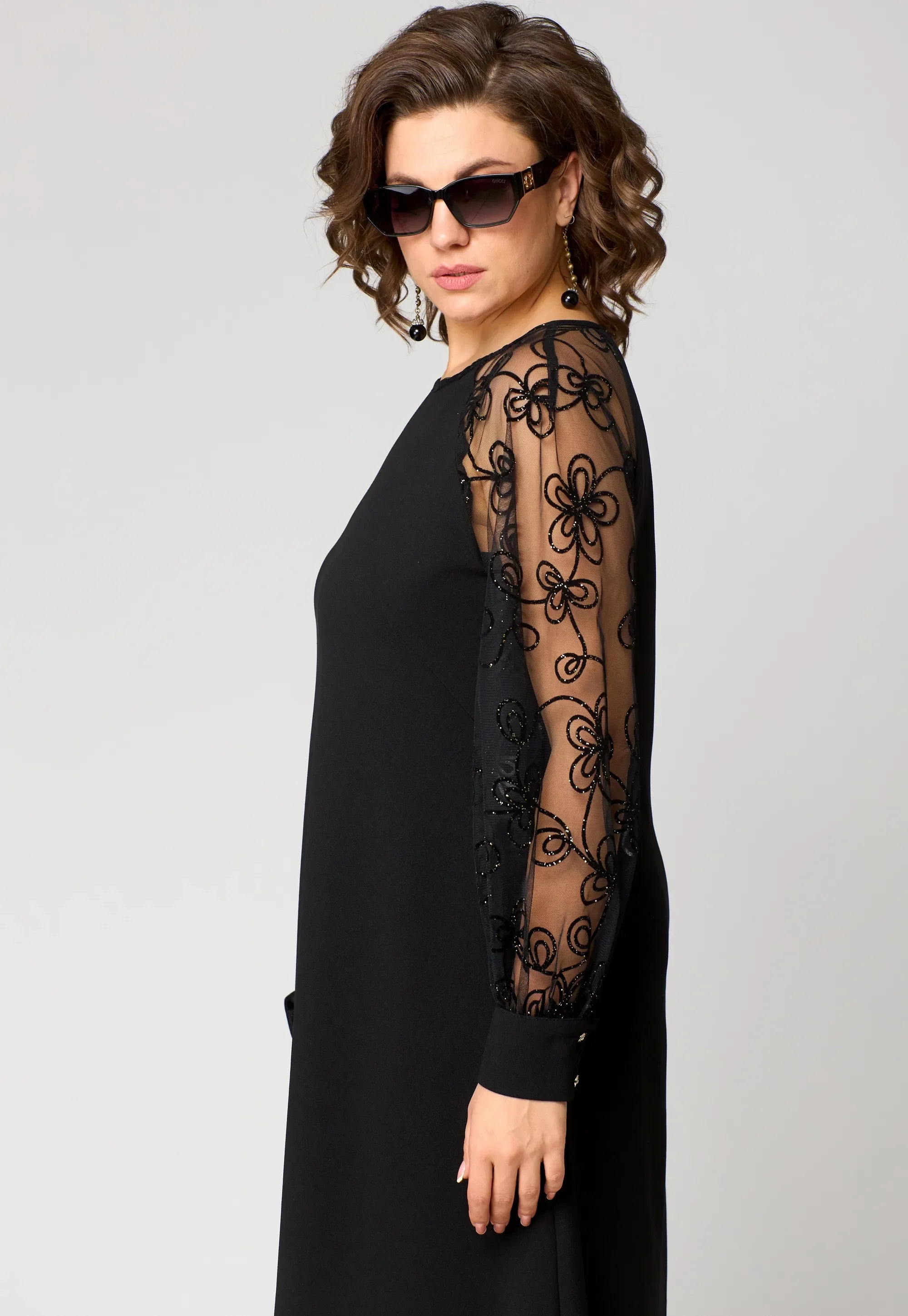 Edyth – Knee Length Dress with Lace Sleeves