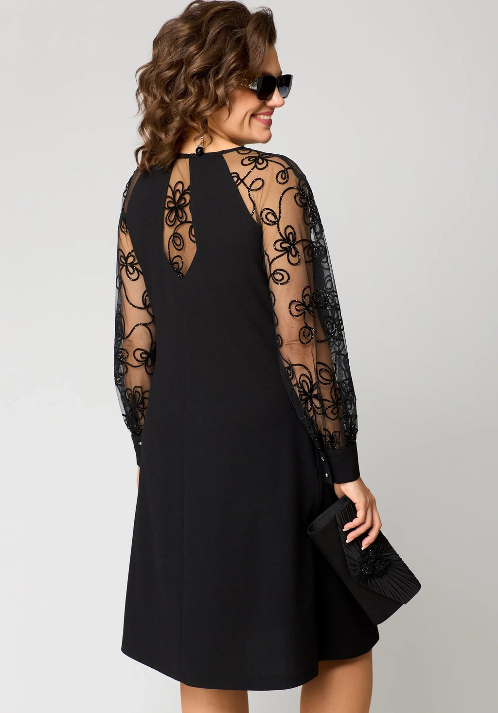 Edyth – Knee Length Dress with Lace Sleeves