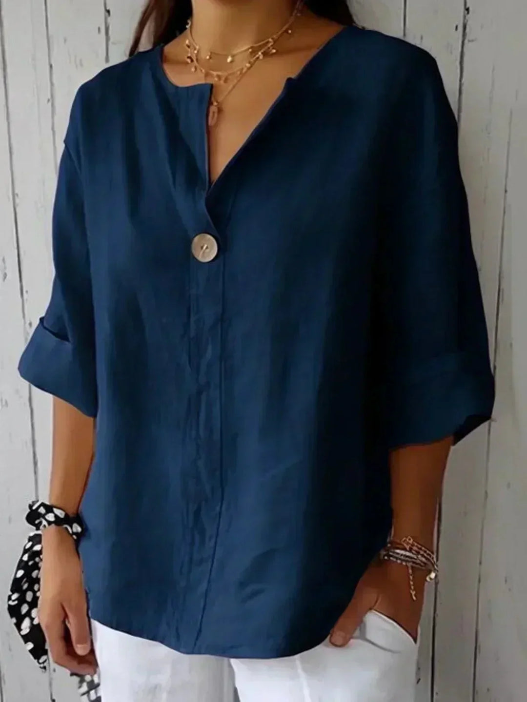Serena – Relaxed Linen V-Neck Blouse