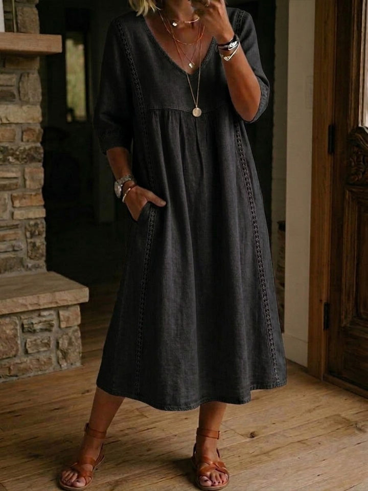 Antonia – Relaxed Midi Dress with Lace Trim